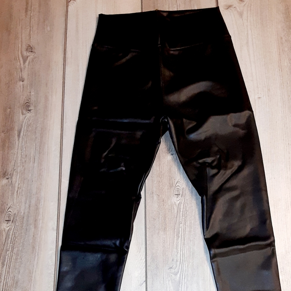 Black faux leather leggings New size Large